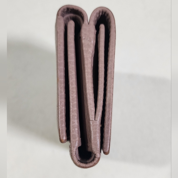 Gucci Marmont Trifold compact Wallet. Minor corner wear. Needs some cleaning. - Picture 3 of 16